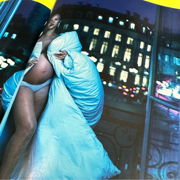 VOGUE Rihanna May 2022 Magazine - Picture 5 of 7